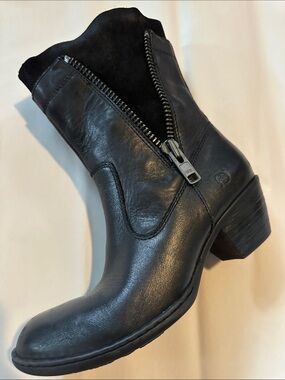 Born Mila Black Leather Boots New